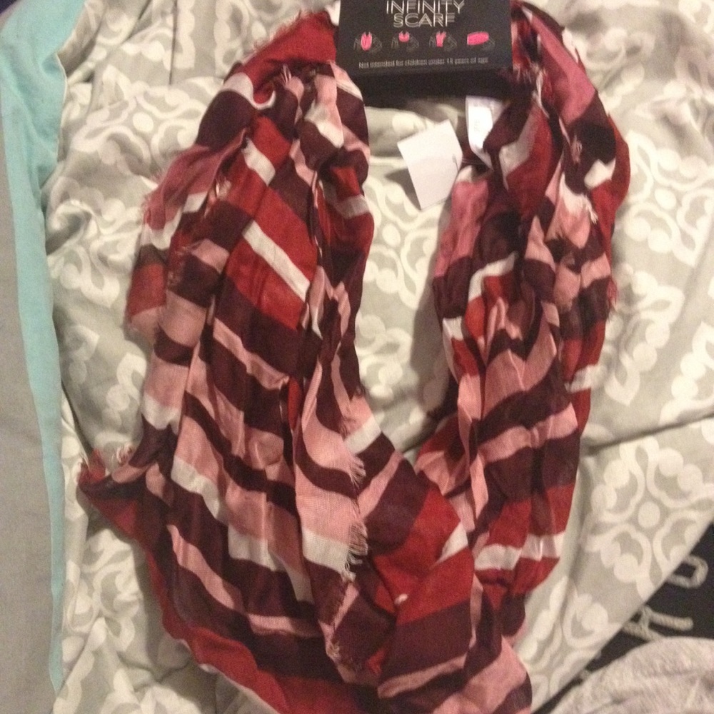 Beautiful tricolor fashion scarf